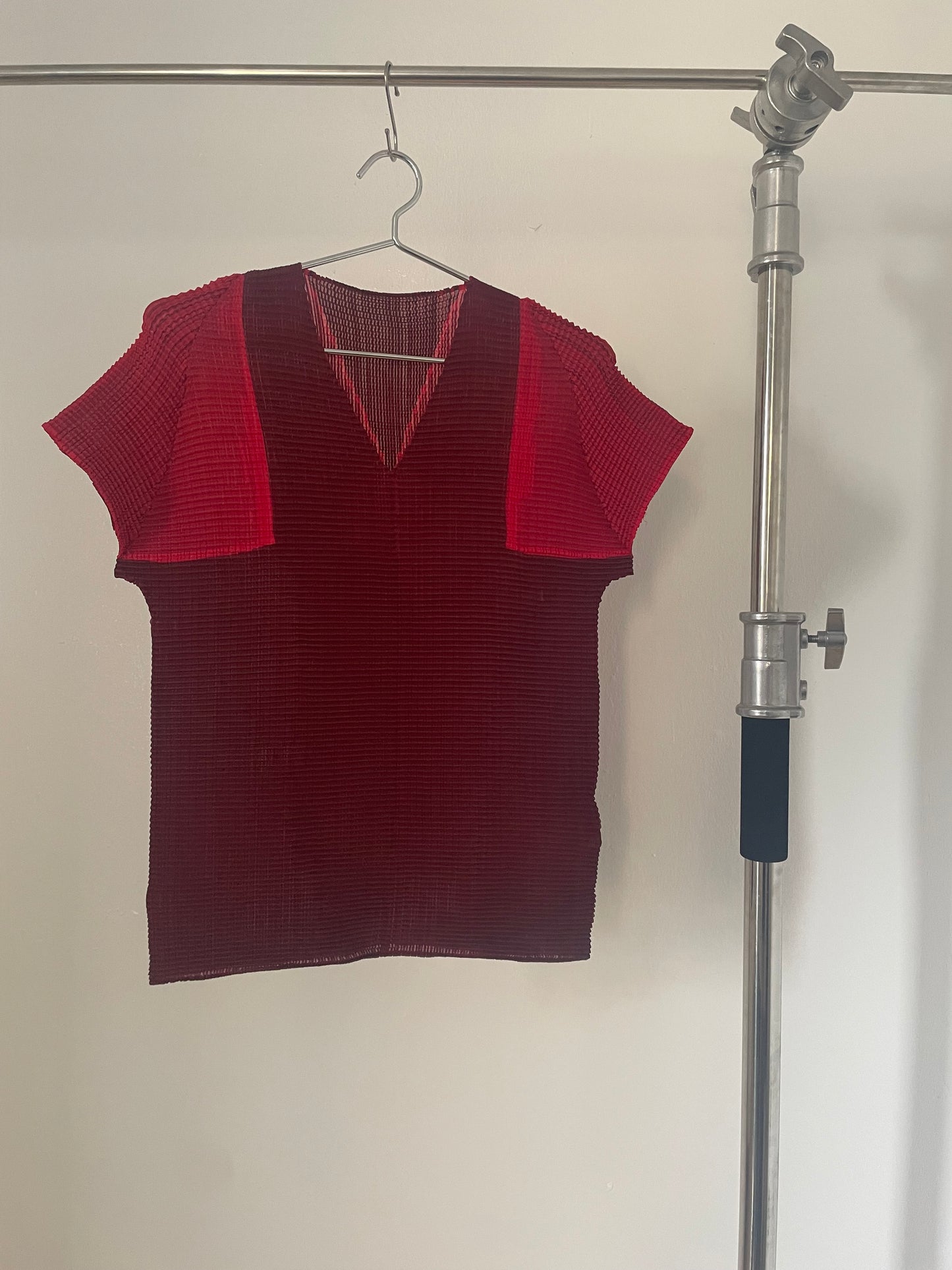 Issey Miyake red and burgundy two-toned waffle pleat top