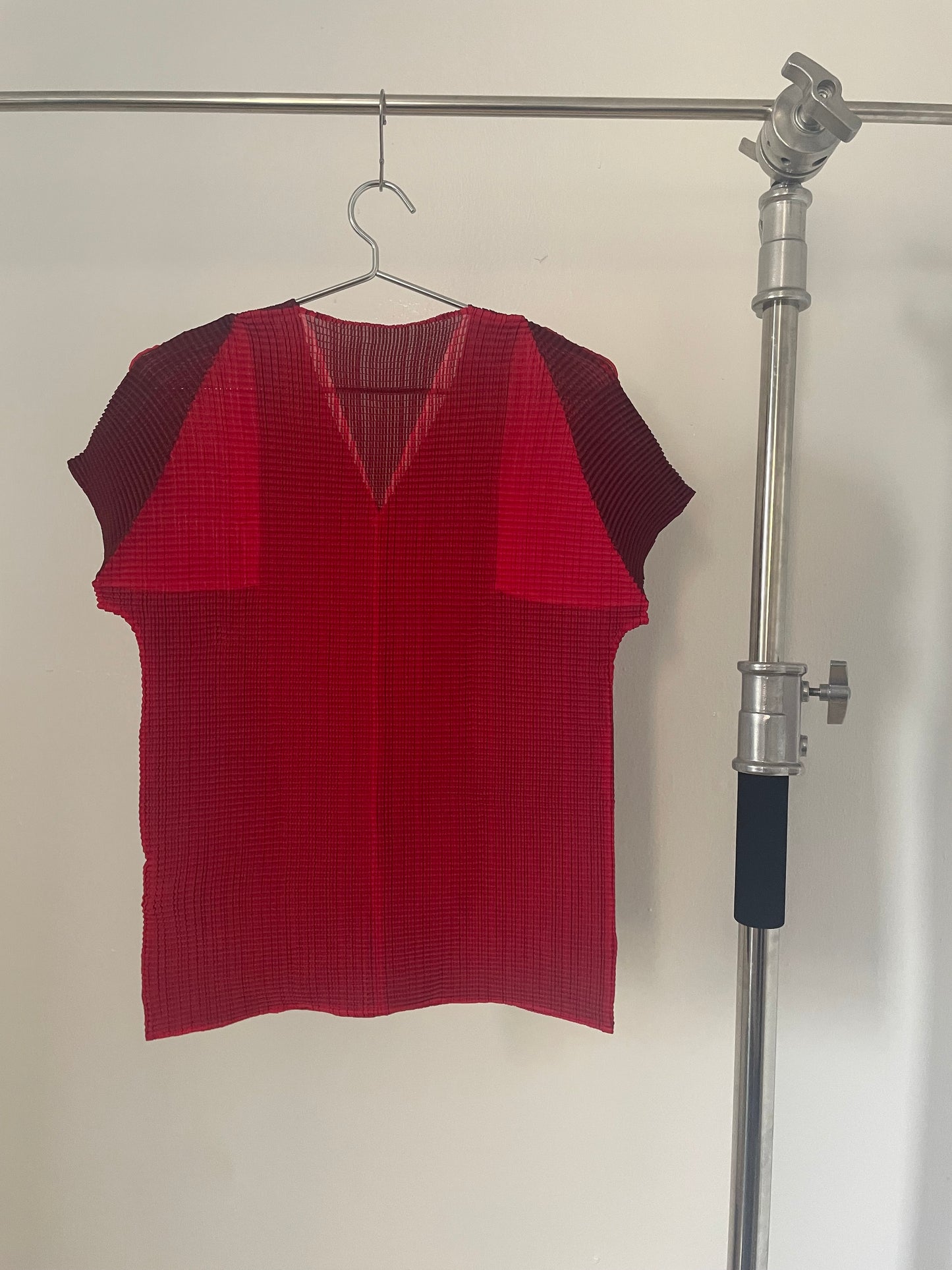 Issey Miyake red and burgundy two-toned waffle pleat top