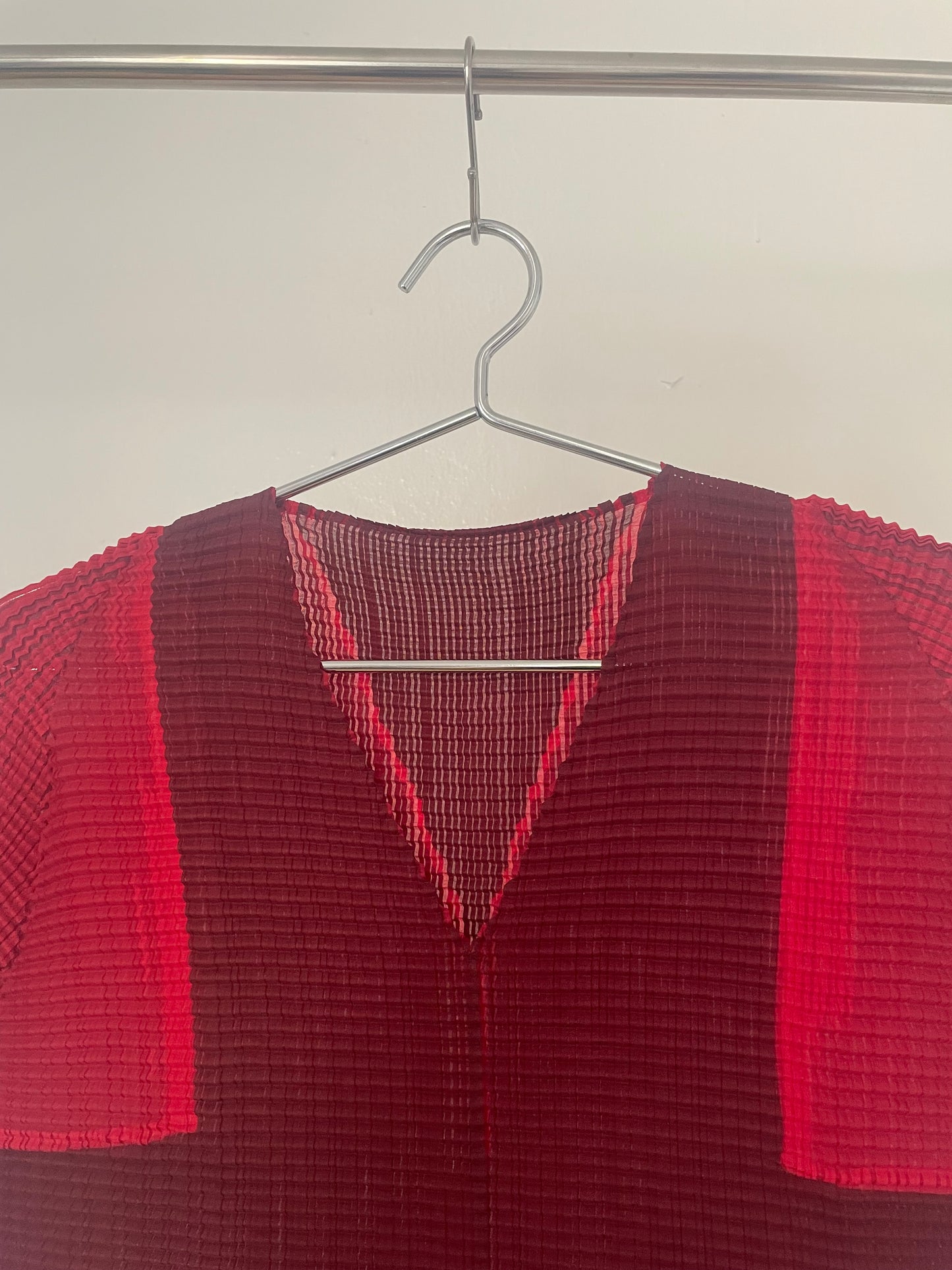 Issey Miyake red and burgundy two-toned waffle pleat top