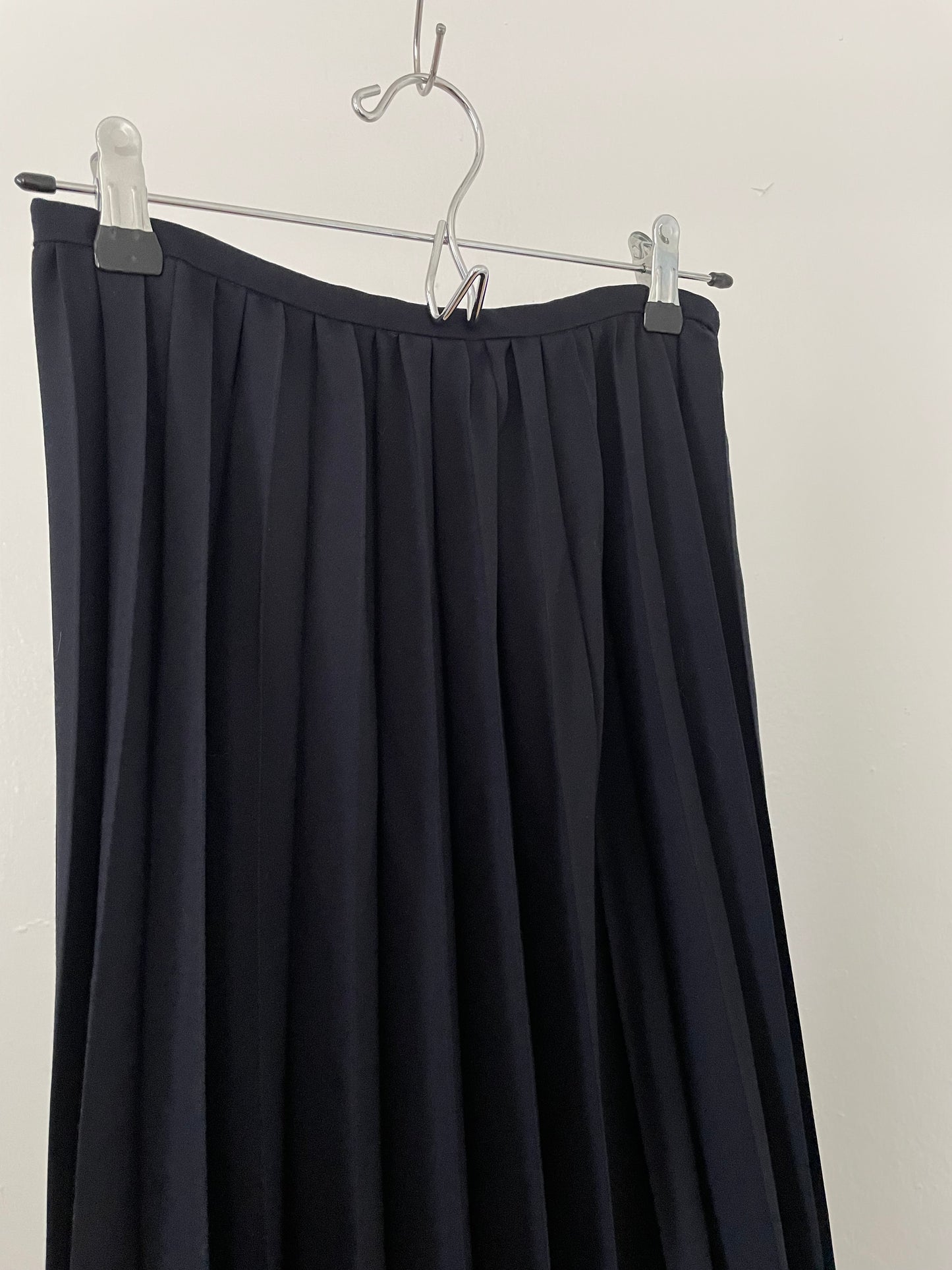 Robe de Chambre Comme des Garçons pleated skirt with grey border
