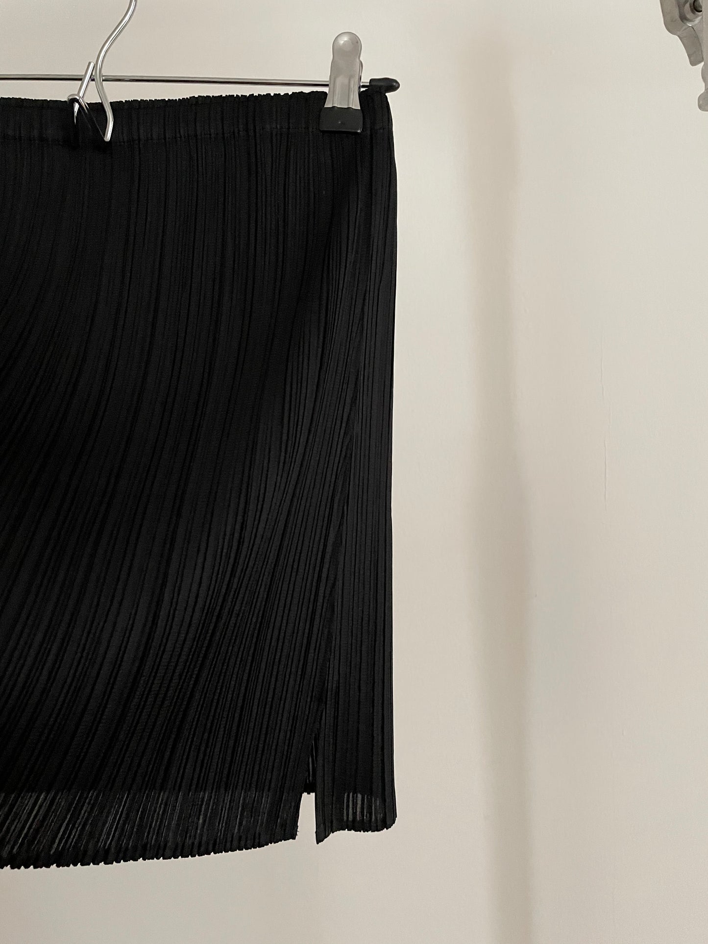 Pleats Please Issey Miyake black pleated mini skirt