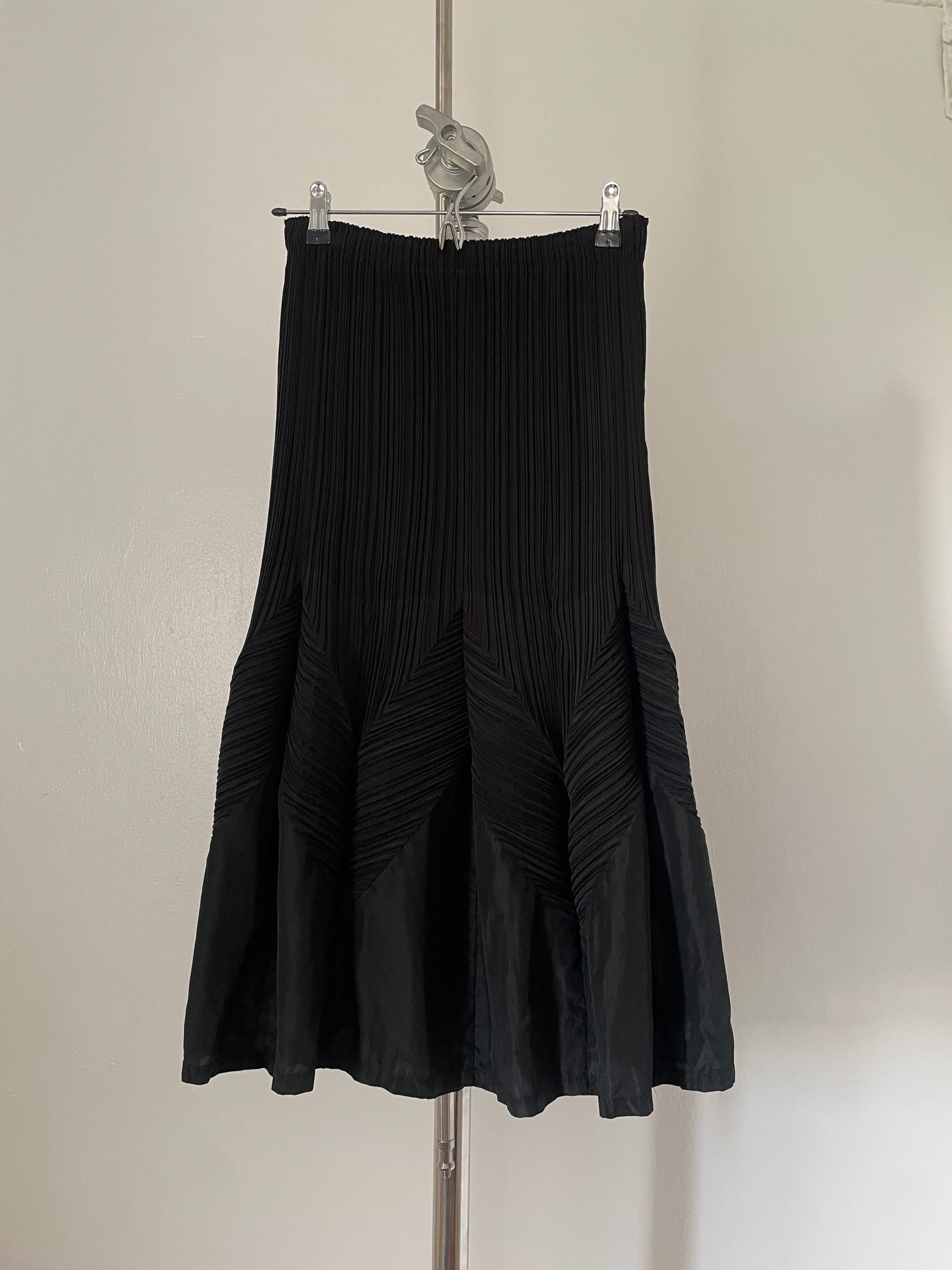 Issey Miyake Fete pleated skirt with silk hem