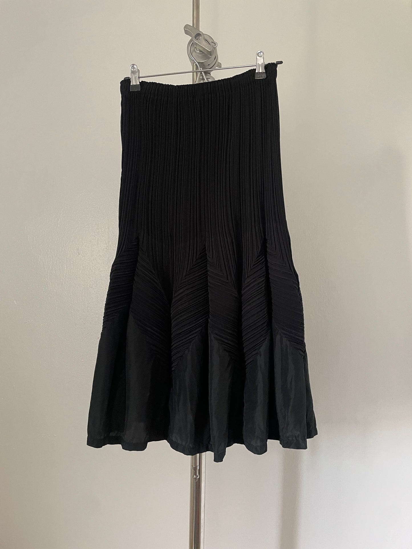 Issey Miyake Fete pleated skirt with silk hem