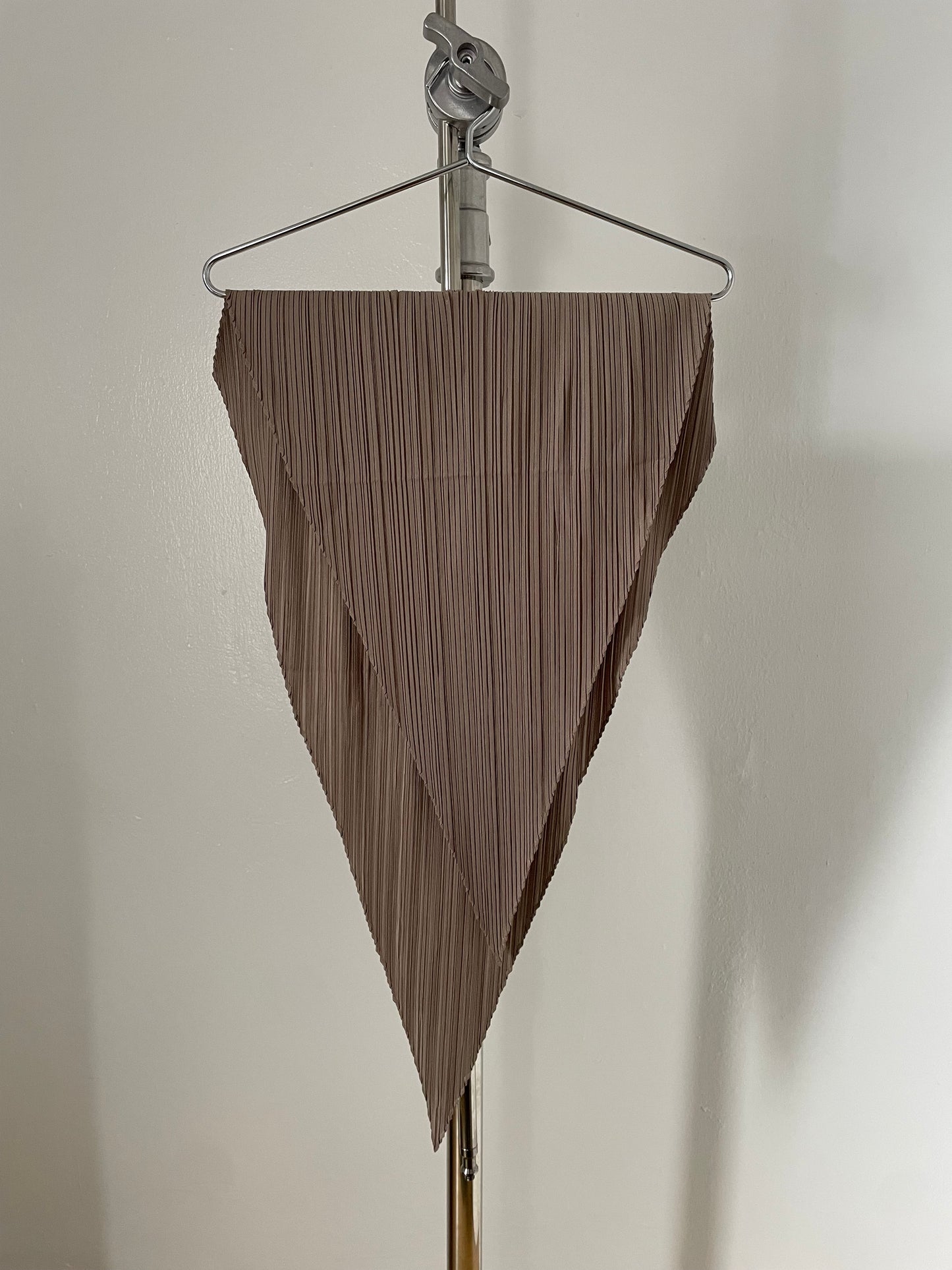 Issey Miyake Greige diamond-shaped scarf