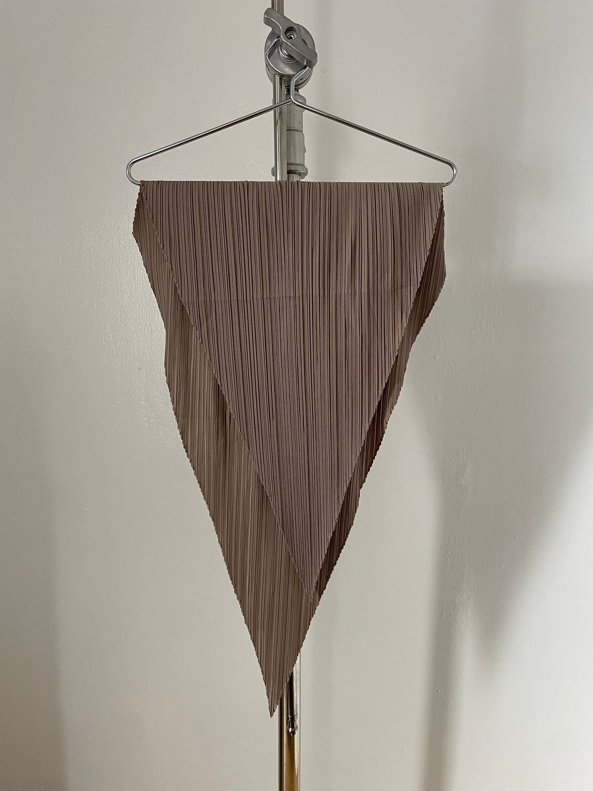 Issey Miyake Greige diamond-shaped scarf