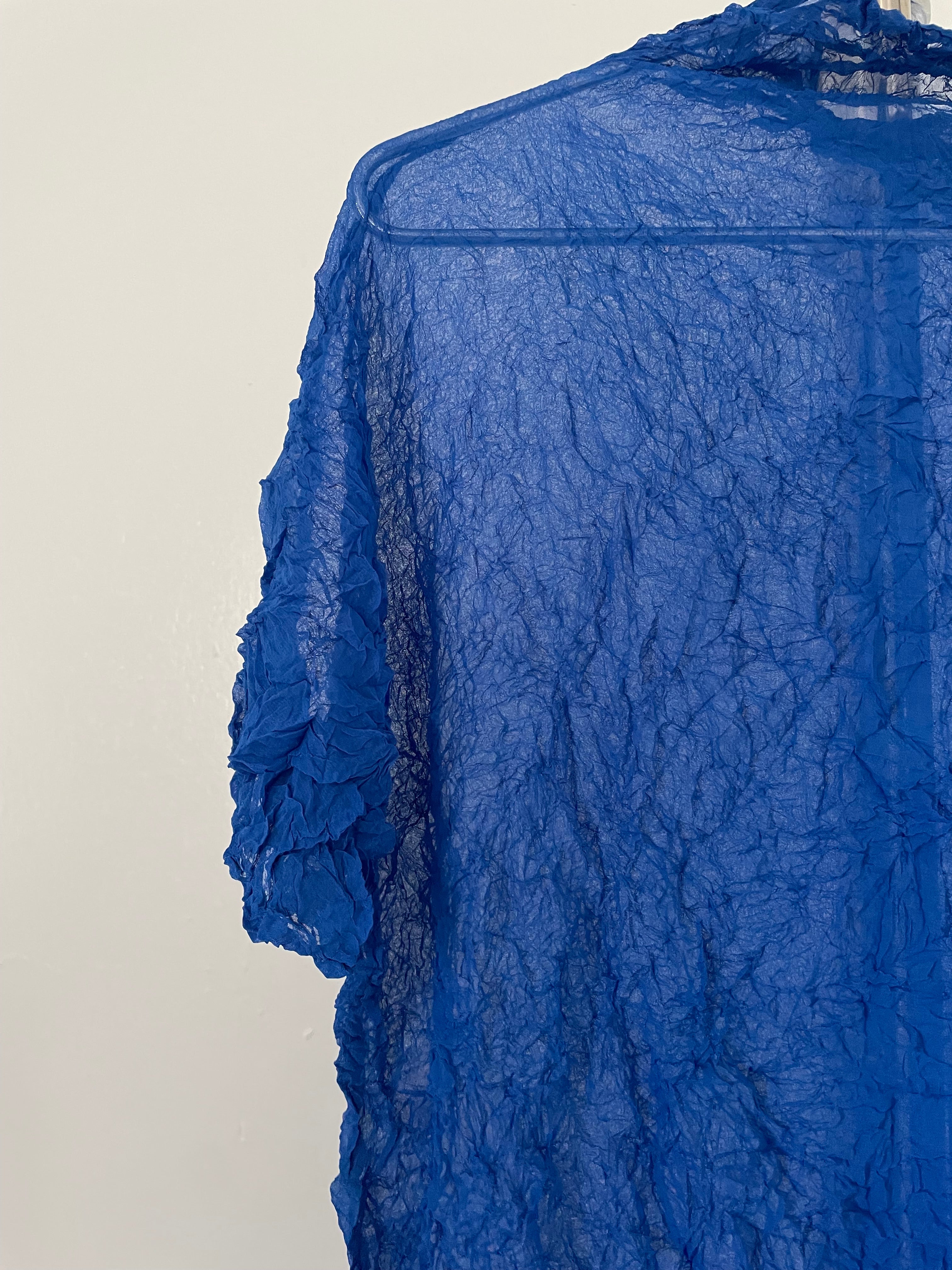 Issey Miyake Permanente blue crinkle mock neck top – sonomama sonomama