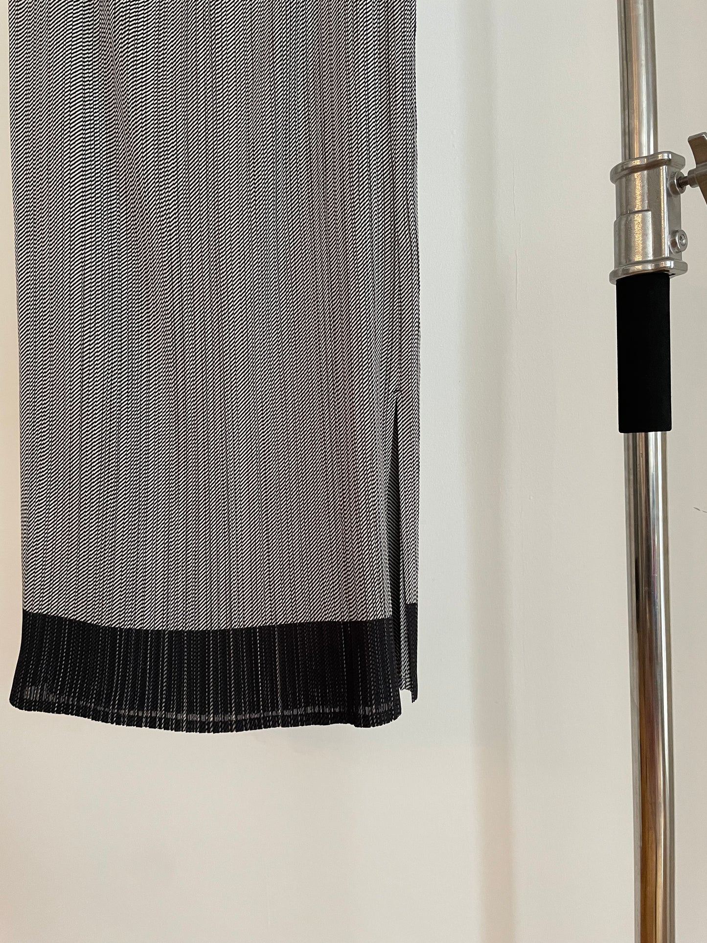 Vintage womens Fete Issey Miyake black and white micro stripe pleated skirt