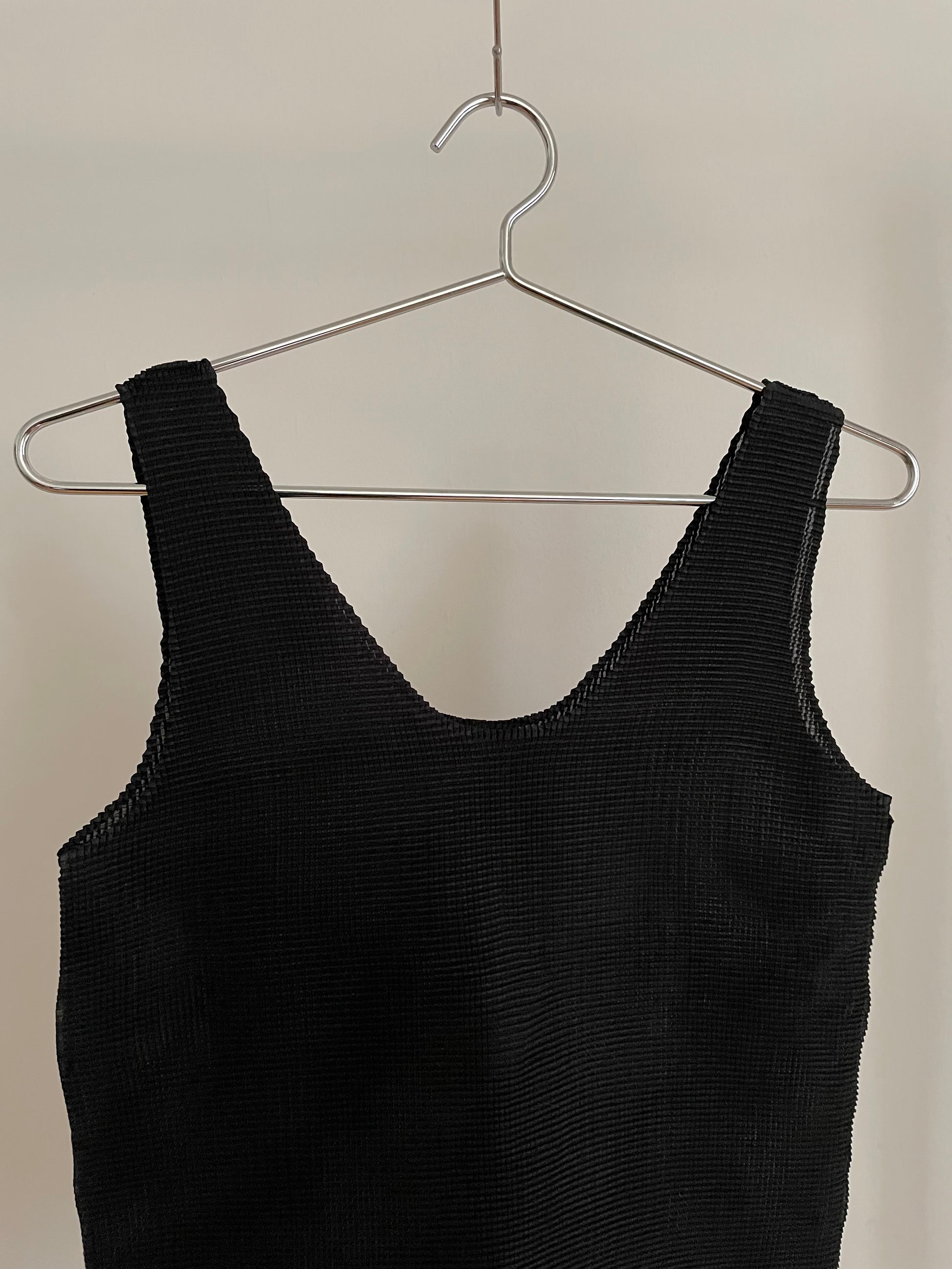 Vintage womens Issey Miyake Cauliflower black waffle pleated tank top