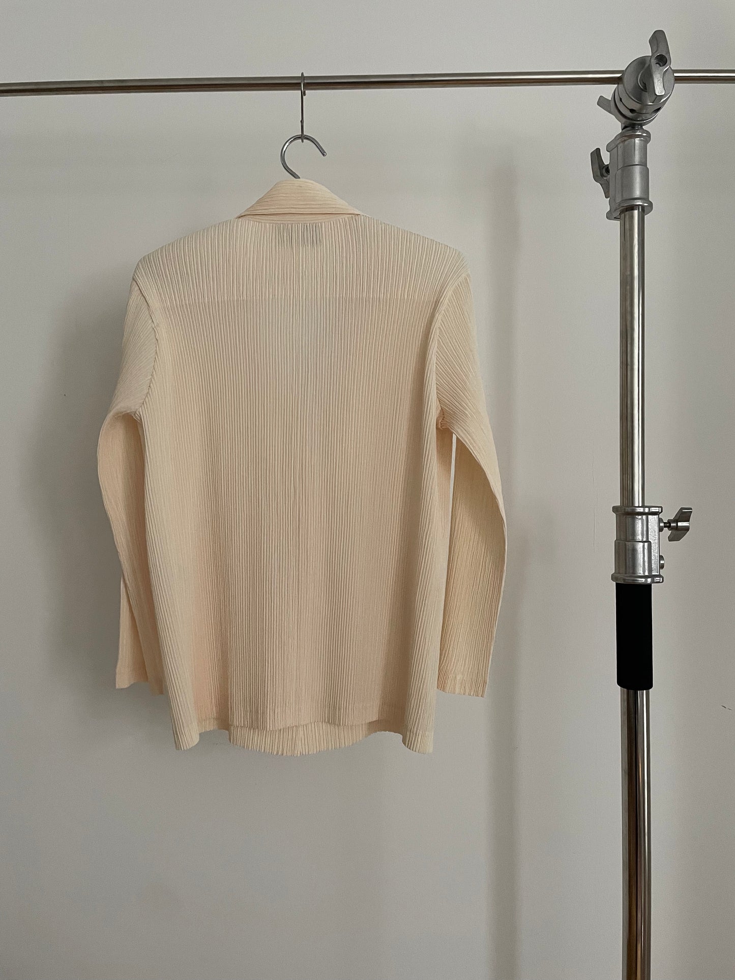 Issey Miyake Fete pleated cream blazer shirt