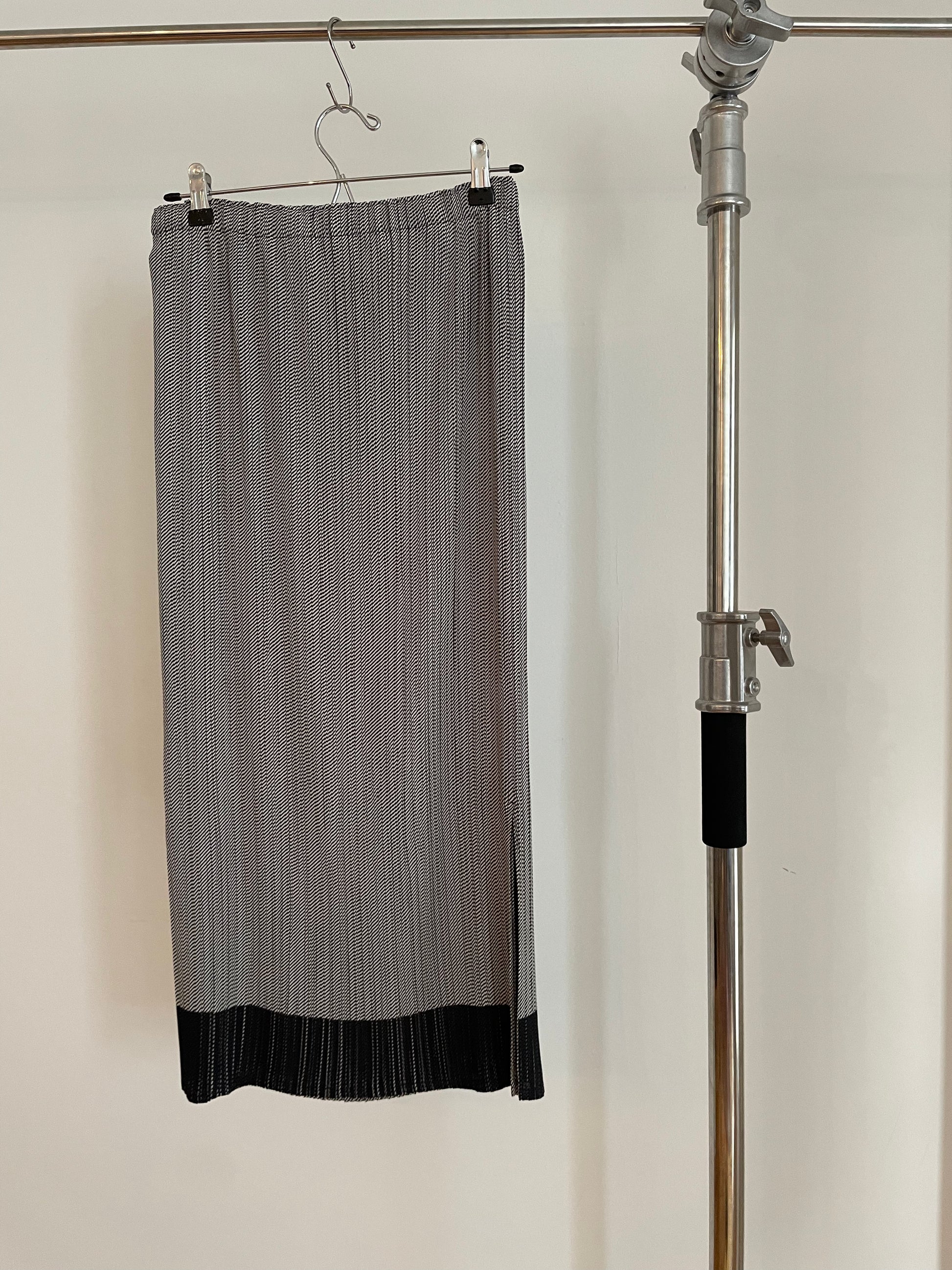Vintage womens Fete Issey Miyake black and white micro stripe pleated skirt