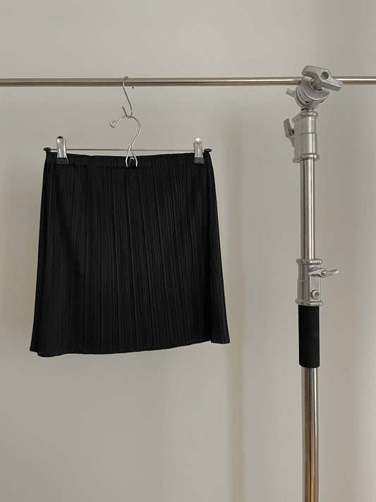 Pleats Please Issey Miyake black pleated mini skirt